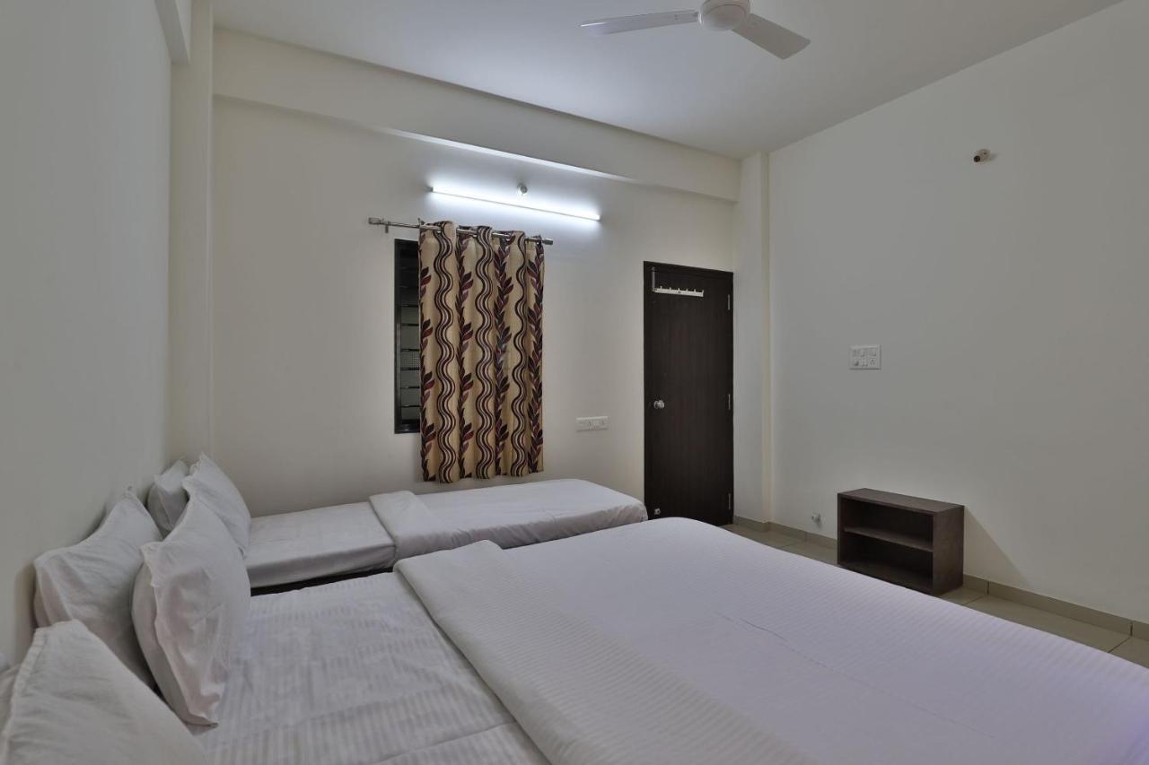 Spot On 38154 Shakti Hostel & Hotel Bhuj Esterno foto